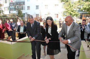 Bogdan Simion, à droite, lors de l'inauguration du centre thérapeutique