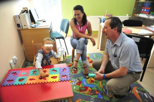 Philippe Lévêque, directeur de CARE France, en visite au centre thérapeutique de Tulcea