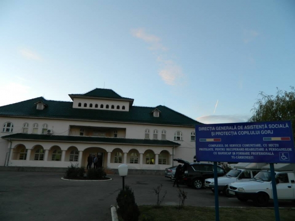 Visite au Complexe de services communautaires de Târgu Carbunesti, département de Gorj